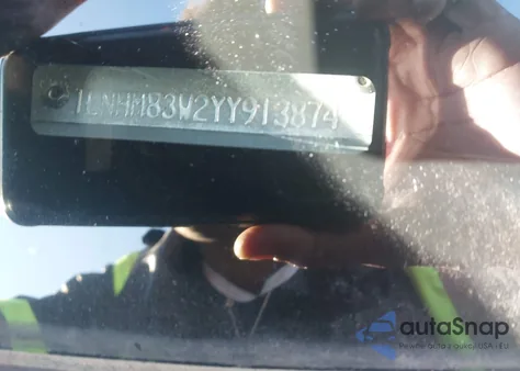 2000 Lincoln Town Car Cartier from USA, damaged, VIN 1LNHM83W2YY913874